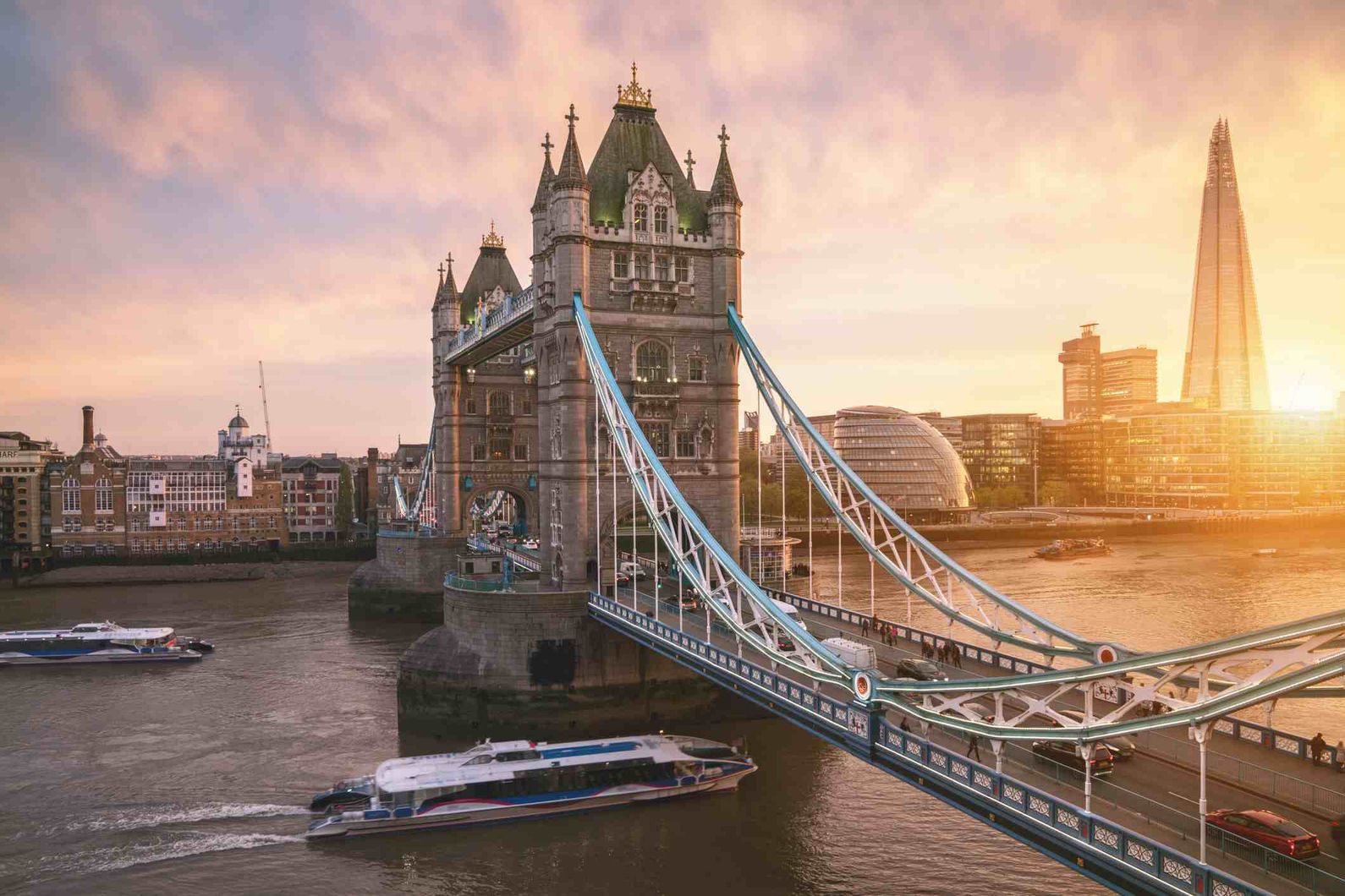 river cruise london location